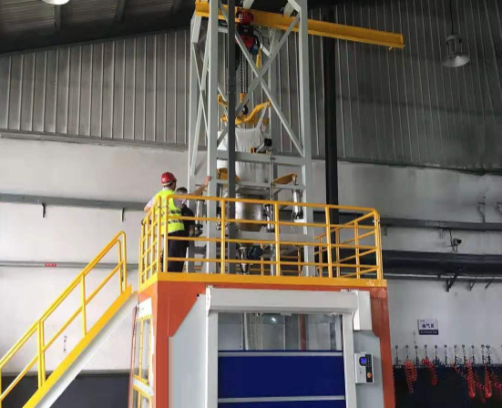 為什么說噸袋拆包機(jī)在工廠必不可少？